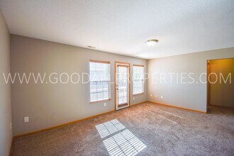 6354 Little Leaf Ln in Pleasant Hill, IA - Building Photo - Building Photo