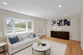 646 68th St in Willowbrook, IL - Building Photo - Building Photo