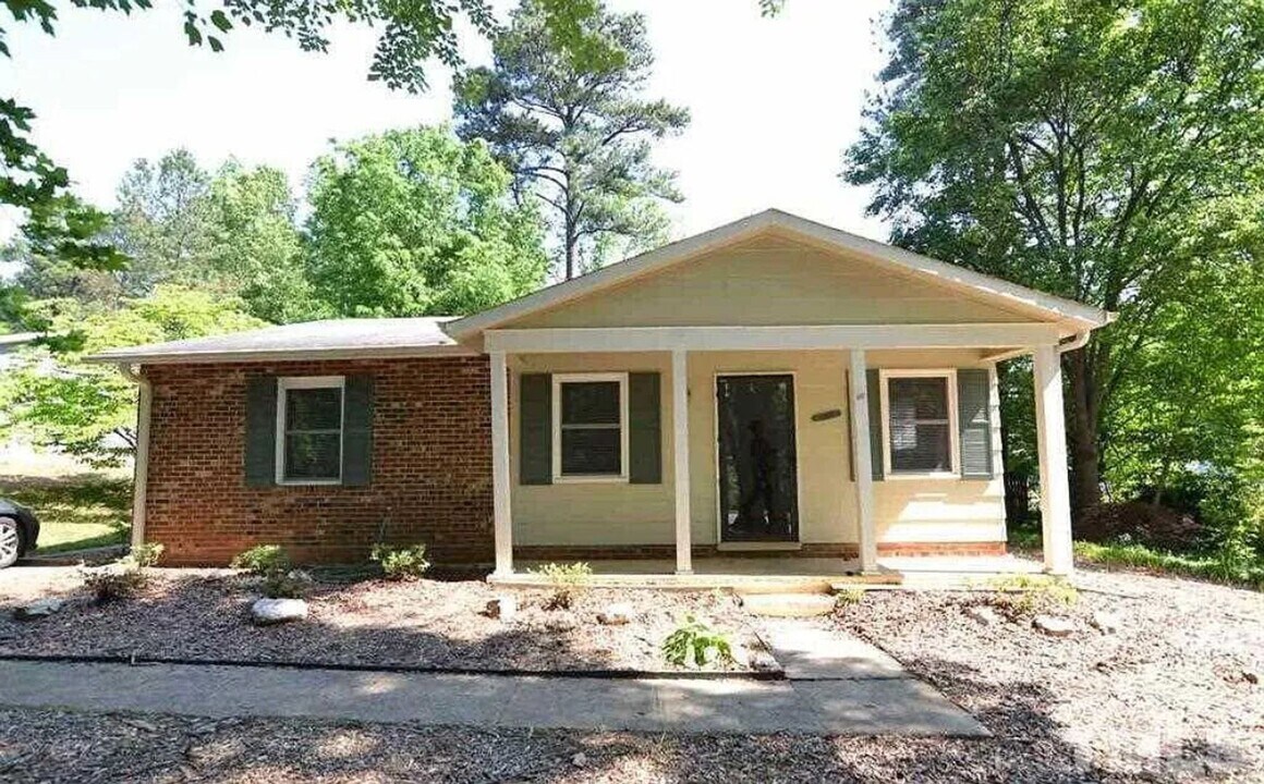 7200 Longstreet Dr in Raleigh, NC - Building Photo
