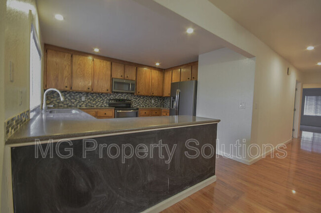 7134 Carillon Ct in Rohnert Park, CA - Building Photo - Building Photo