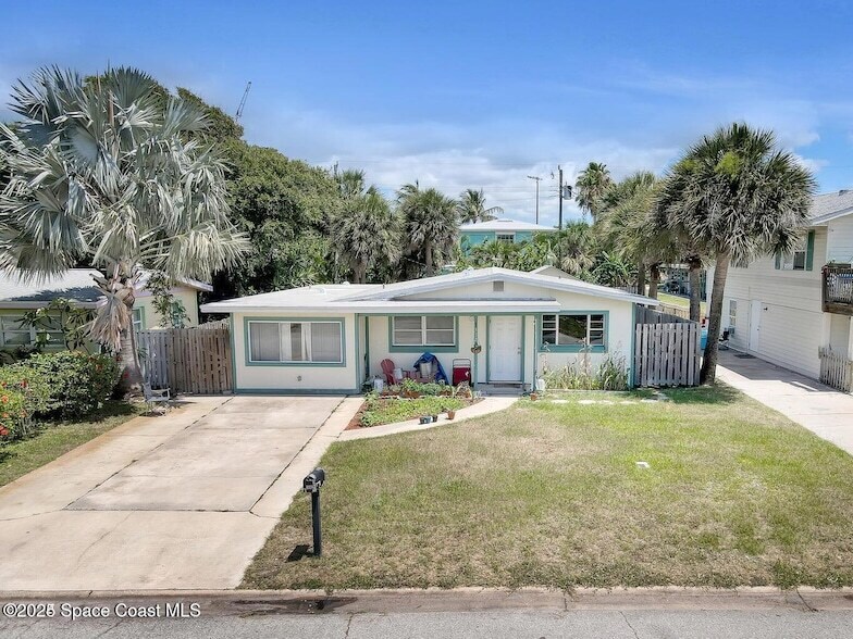 332 Tyler Ave in Cape Canaveral, FL - Building Photo