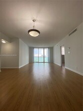 3001 S Ocean Dr in Hollywood, FL - Building Photo - Building Photo