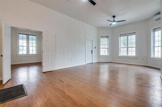 610 W 9th St in Dallas, TX - Building Photo - Building Photo