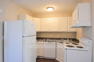 738 NE 94th Ave in Portland, OR - Building Photo - Building Photo