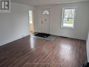 317 Maxwell St in Sarnia, ON - Building Photo - Building Photo