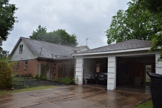 5402 Queensloch Dr in Houston, TX - Building Photo - Building Photo