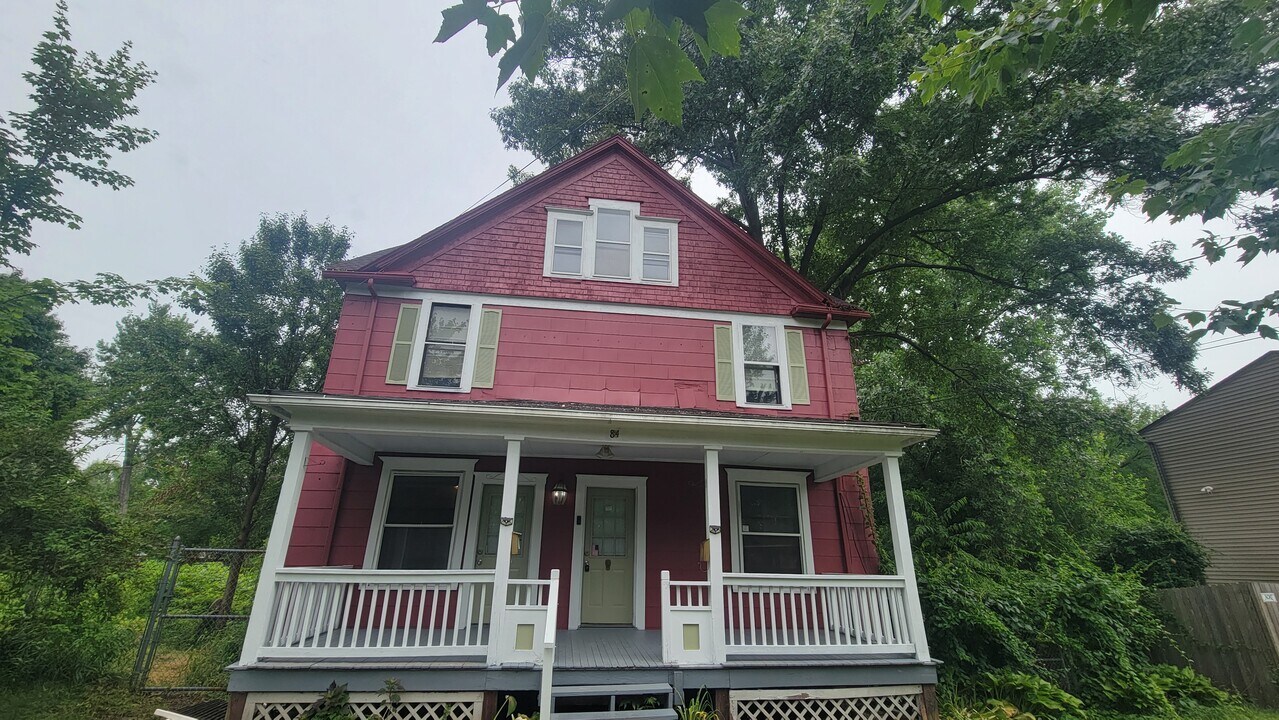 84 Bittman St, Unit UP in Akron, OH - Foto de edificio