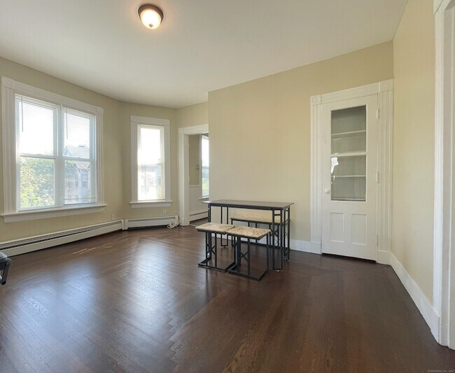 196 Blatchley Ave, Unit 2 in New Haven, CT - Building Photo - Building Photo
