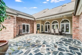 102 Bear Creek Ct in Broussard, LA - Building Photo - Building Photo