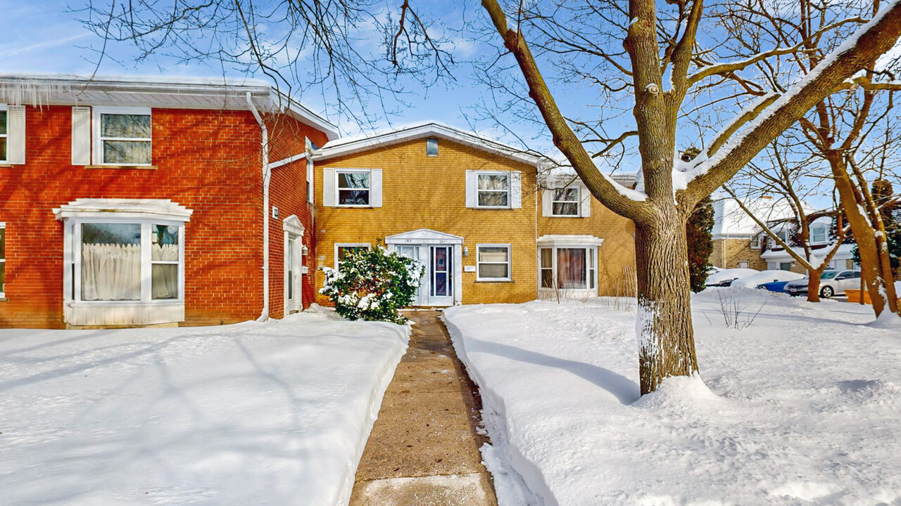 BEST VALUE TWO BEDROOM TOWNHOME IN NORTH L in London, ON - Building Photo