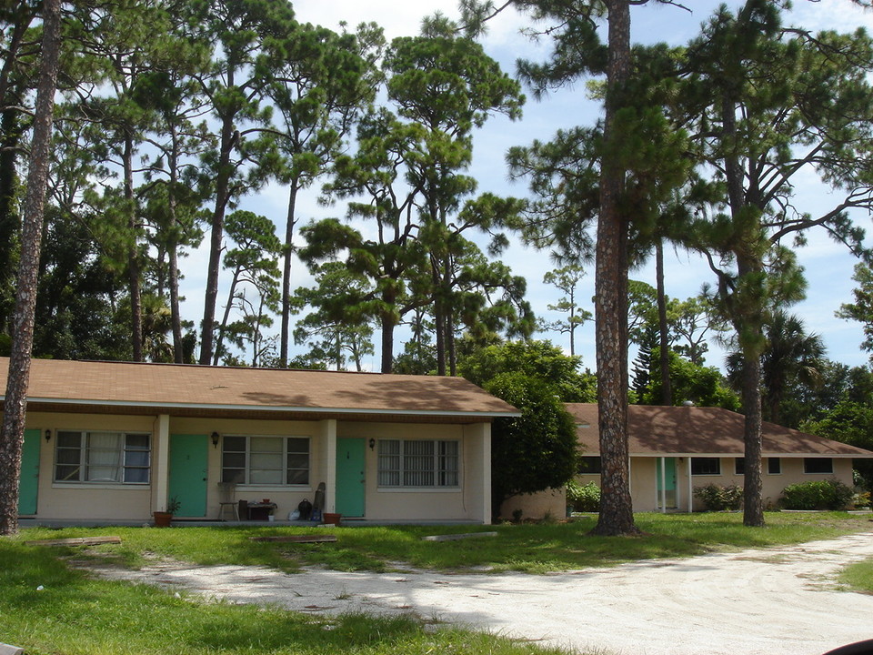 903 Wayne Ave in New Smyrna Beach, FL - Building Photo