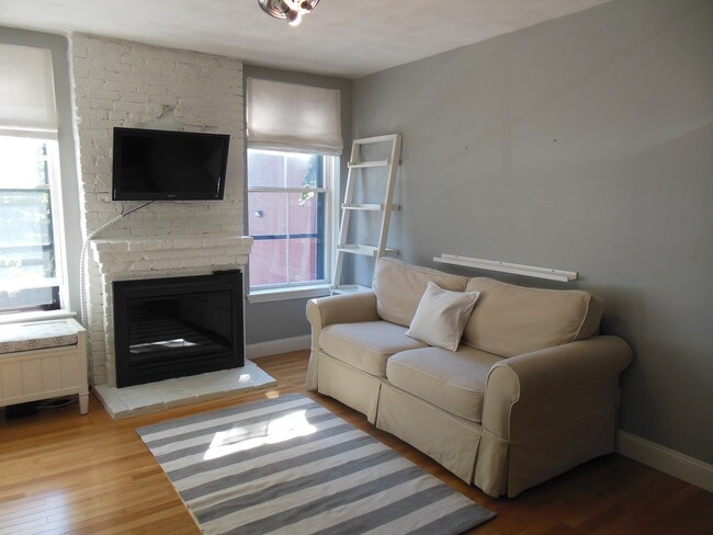 17 Cazenove St in Boston, MA - Foto de edificio - Building Photo