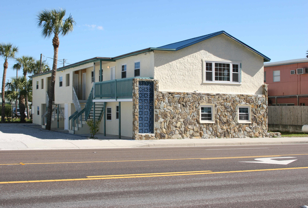 The Palm Of Madeira in Madeira Beach, FL - Building Photo