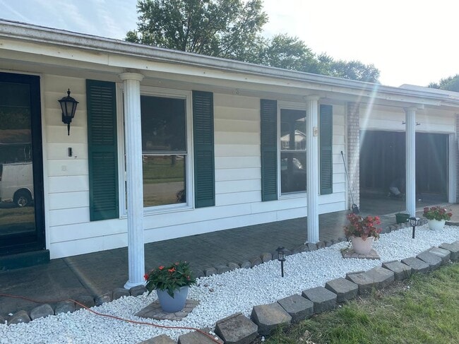 1433 Kew Gardens Dr in Florissant, MO - Building Photo - Building Photo