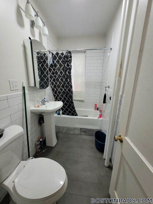 15 Scottfield Rd, Unit 4 in Boston, MA - Building Photo - Building Photo