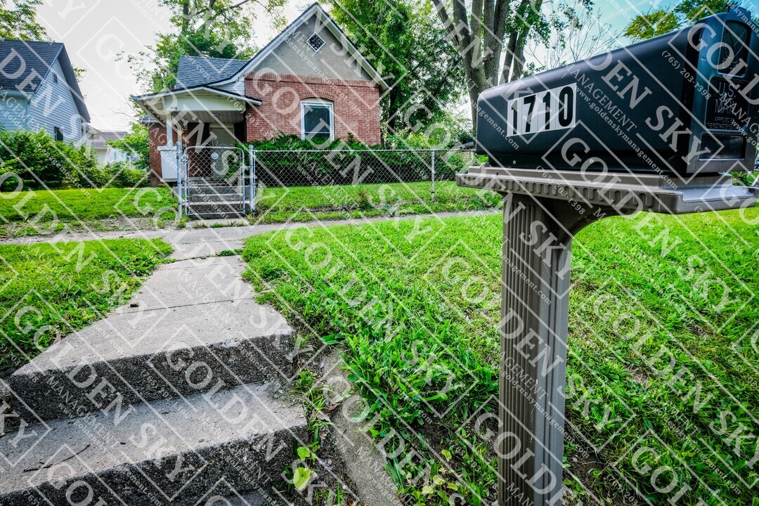 1710 S Gharkey St in Muncie, IN - Building Photo