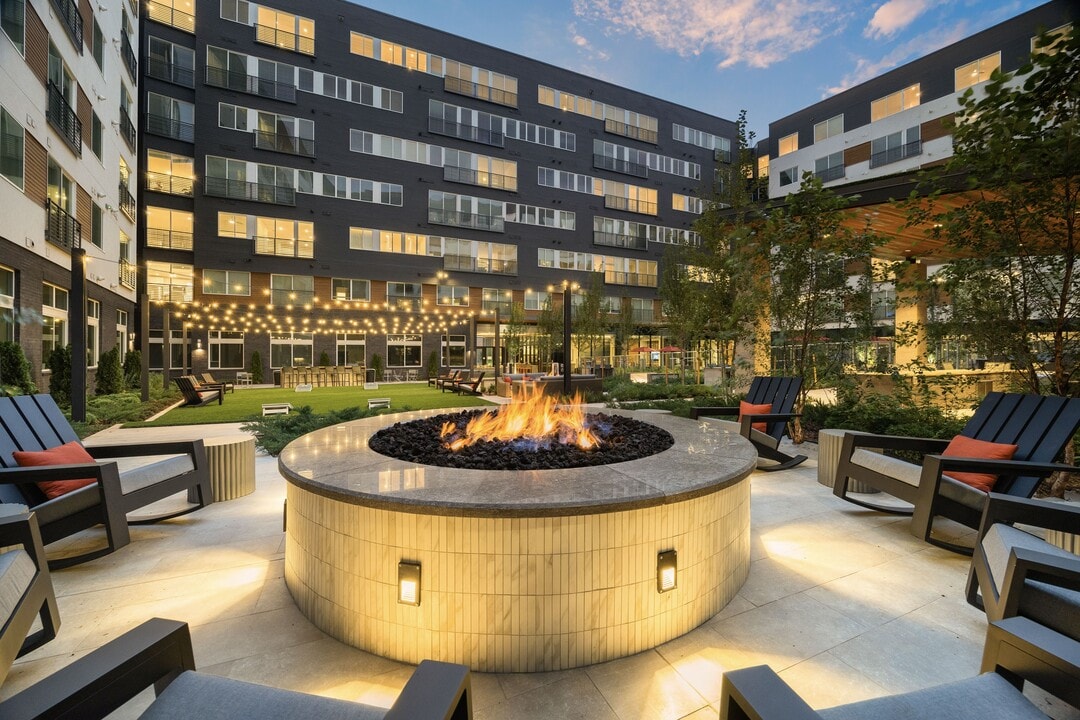 Hanover RiNo in Denver, CO - Foto de edificio