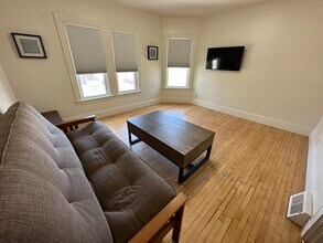 40 Silver St, Unit 2 in Waterville, ME - Foto de edificio - Building Photo