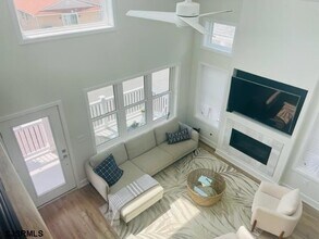 19 N Wyoming Ave, Unit 206 in Ventnor City, NJ - Building Photo - Building Photo