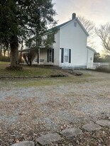 101 Meeks Ave in Burns, TN - Building Photo