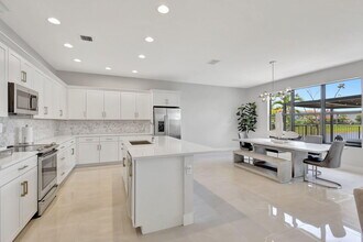 16608 Cove Rd in Westlake, FL - Foto de edificio - Building Photo