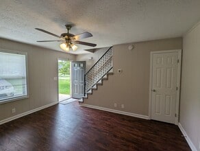 112 Victor Reiter Pky, Unit 19 in Portland, TN - Foto de edificio - Building Photo