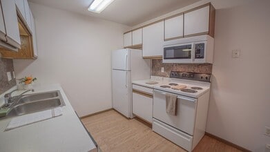 Evans Place 2 in Fargo, ND - Building Photo - Interior Photo