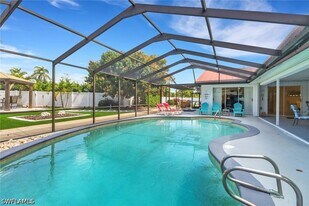 701 N Barfield Dr in Marco Island, FL - Building Photo