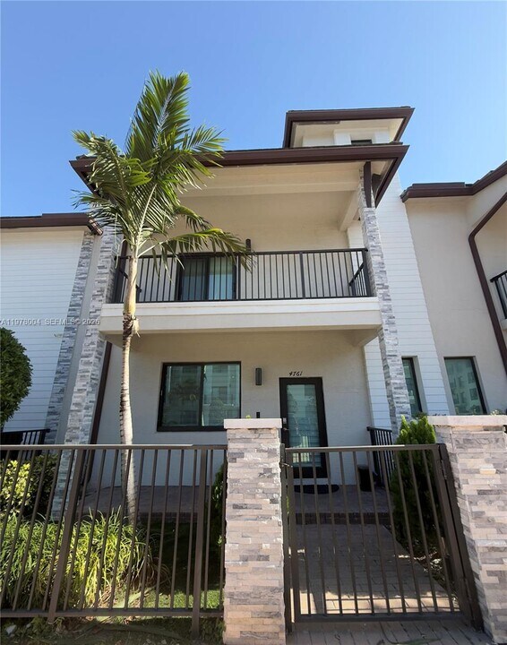 4761 NW 84th Ave in Doral, FL - Building Photo