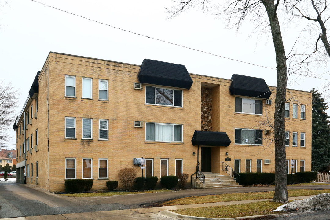 1328 Webford Ave in Des Plaines, IL - Foto de edificio