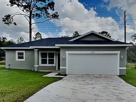 2555 W Royal Palm Dr in Citrus Springs, FL - Building Photo