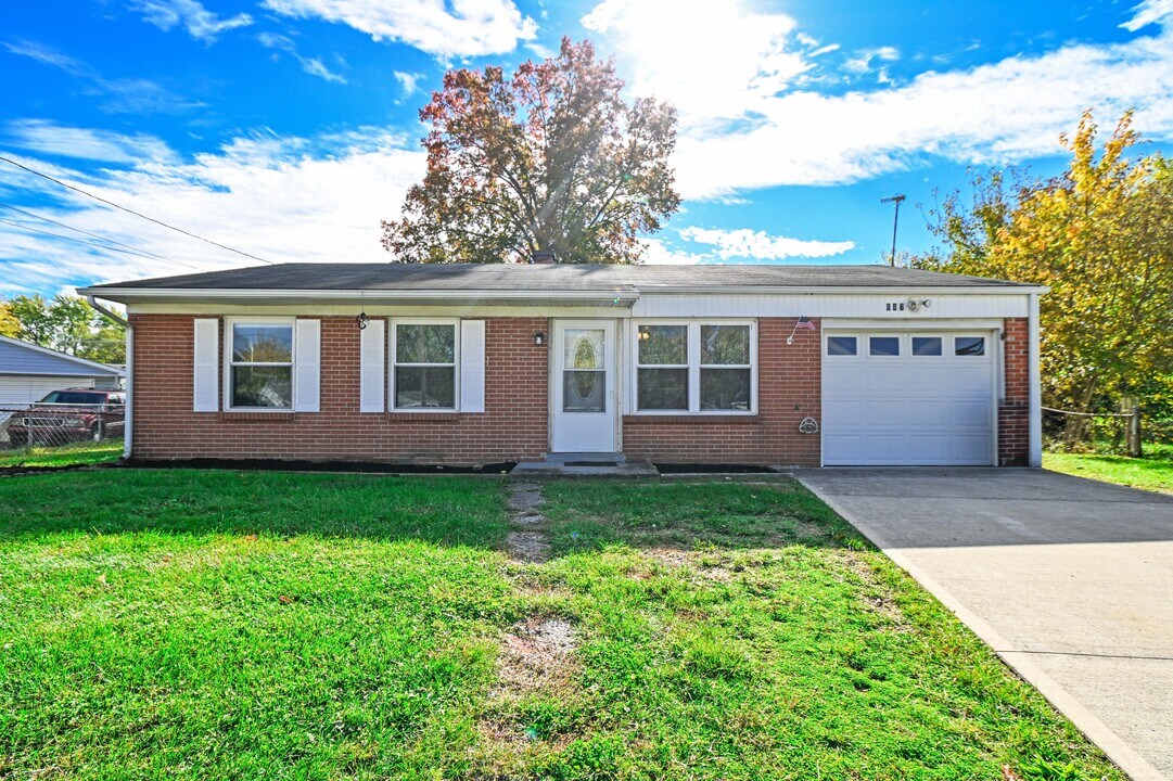 647 Bellaire Ct in Cincinnati, OH - Building Photo