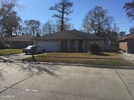 2424 Oakmere Dr in Harvey, LA - Building Photo