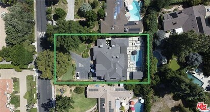 5225 Topeka Dr in Los Angeles, CA - Building Photo - Building Photo