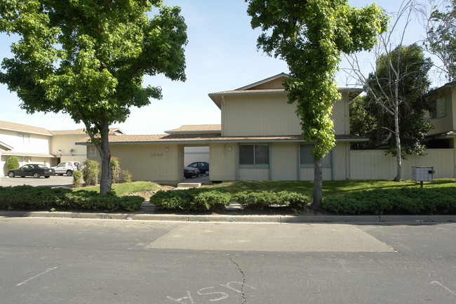 1923 Shadow Brook Dr in Merced, CA - Building Photo - Building Photo