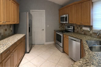 3931 Bearded Oaks Ct in Sarasota, FL - Foto de edificio - Building Photo