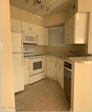 1841 Island Club Dr in Indialantic, FL - Foto de edificio - Building Photo