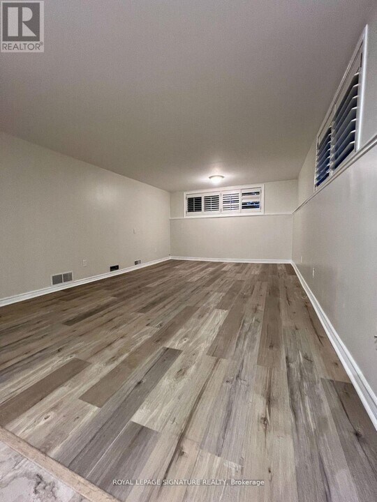 843 Cedarbrae Ave in Milton, ON - Building Photo