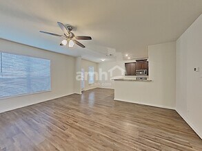 8014 Bluewater Cove in San Antonio, TX - Foto de edificio - Building Photo
