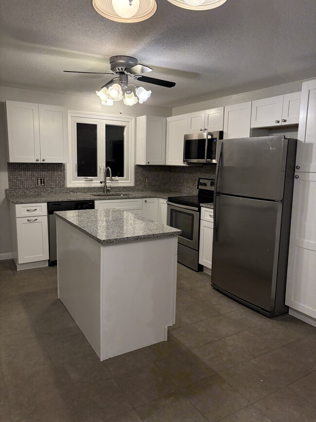 31 Bishop Ave in Southington, CT - Foto de edificio - Building Photo