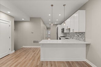 3608 W Diversey Ave, Unit 1 in Chicago, IL - Foto de edificio - Building Photo