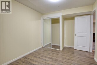 135 WINCLARE Dr in Windsor, ON - Building Photo - Building Photo