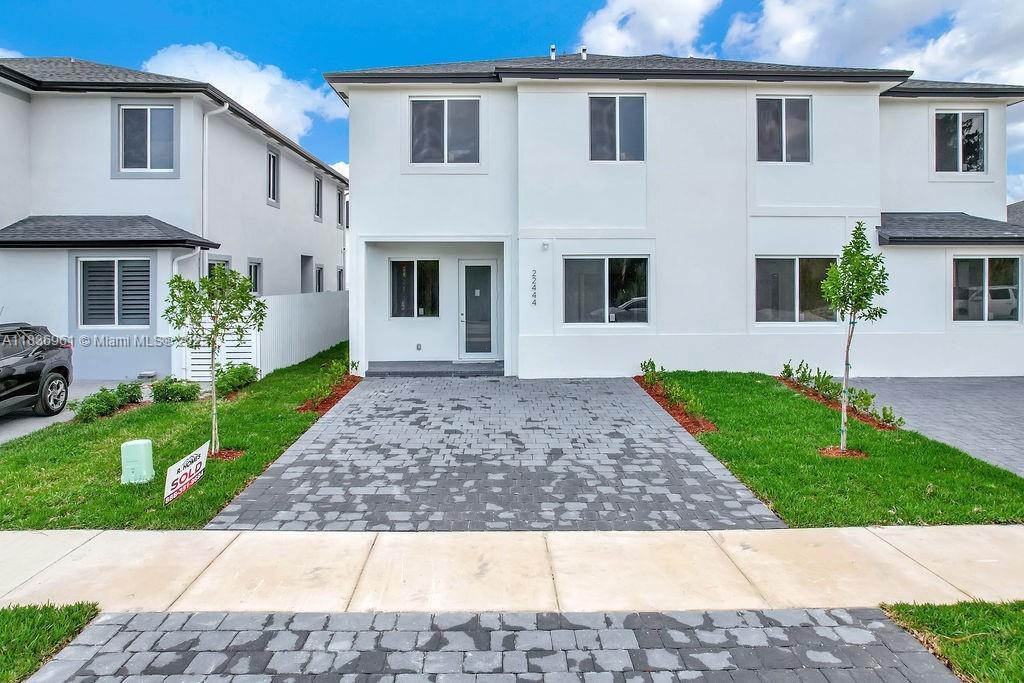 22484 SW 124th Ct in Goulds, FL - Foto de edificio