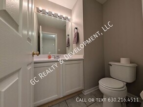 3043 Kentshire Cir in Naperville, IL - Building Photo - Building Photo