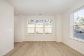 Neabsco Commons in Woodbridge, VA - Foto de edificio - Interior Photo