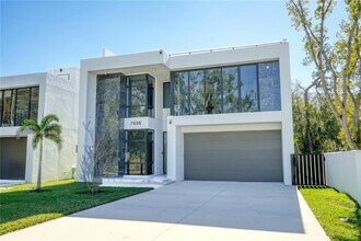 7608 Antilla St in Tampa, FL - Building Photo - Building Photo