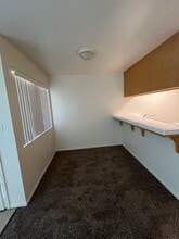 900 Susan Dr-Unit -19 in Delano, CA - Building Photo - Building Photo