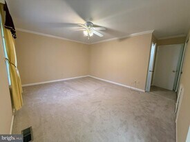 6921 Lafayette Park Dr in Annandale, VA - Building Photo