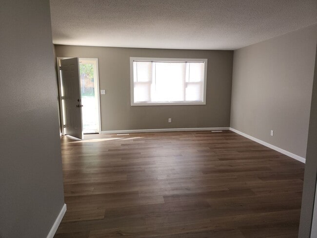 3904 E 26th St in Sioux Falls, SD - Building Photo - Building Photo