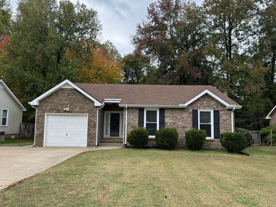 116 Shady Maple Dr in Clarksville, TN - Building Photo